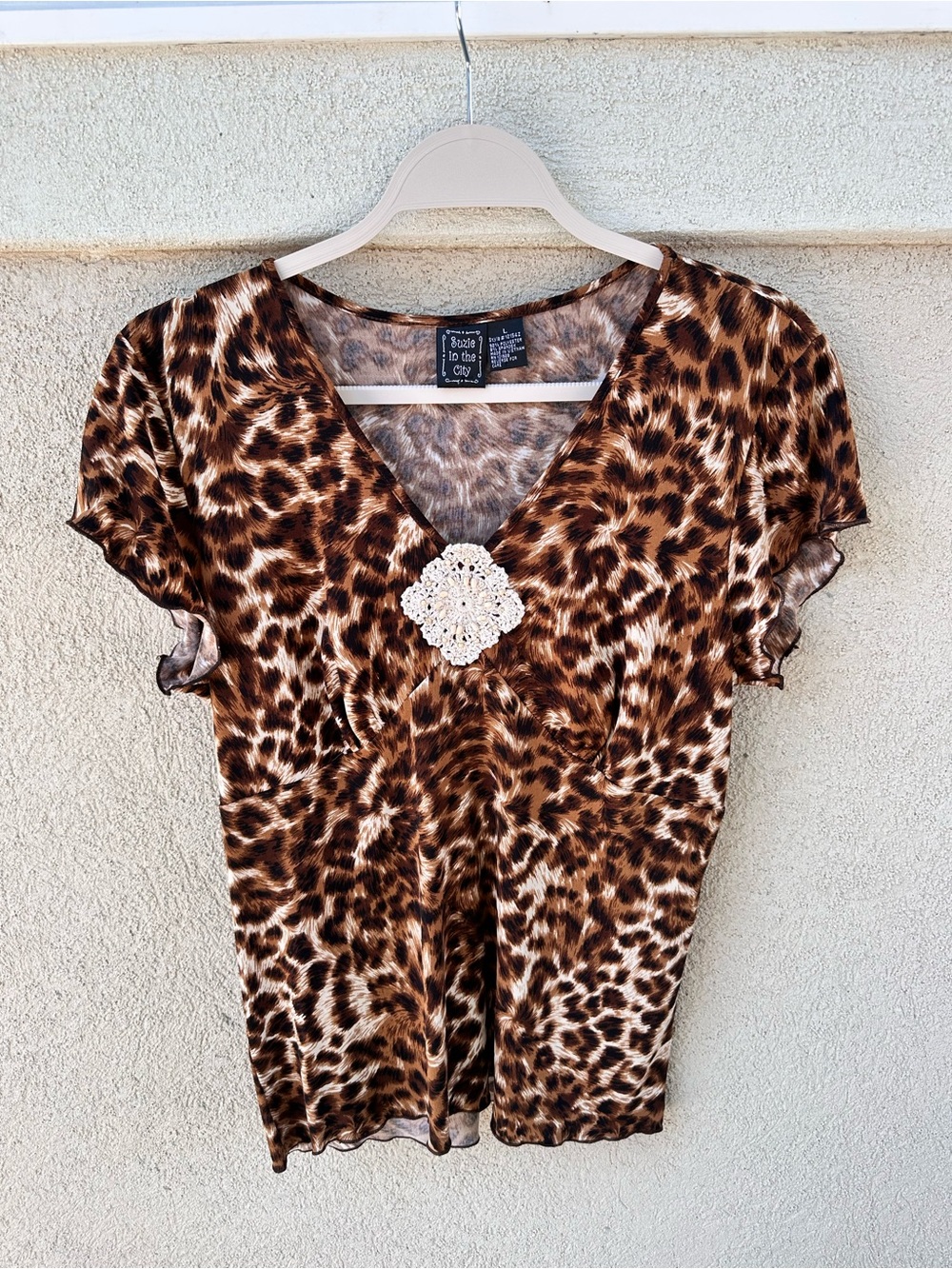 Suzie In The City Brown Leopard Print V-Neck Short Sleeve Top EUC